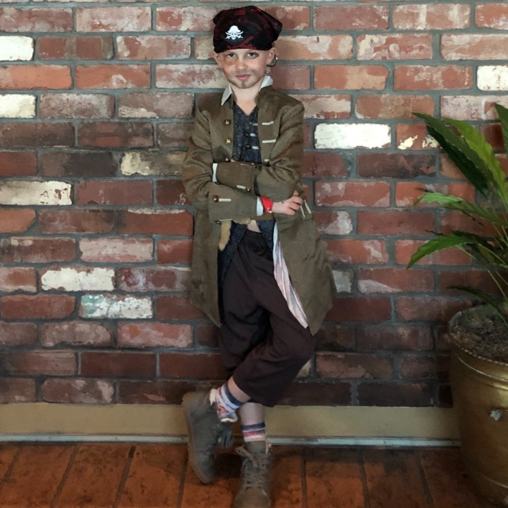 Disney 4 Piece Pirates Costume